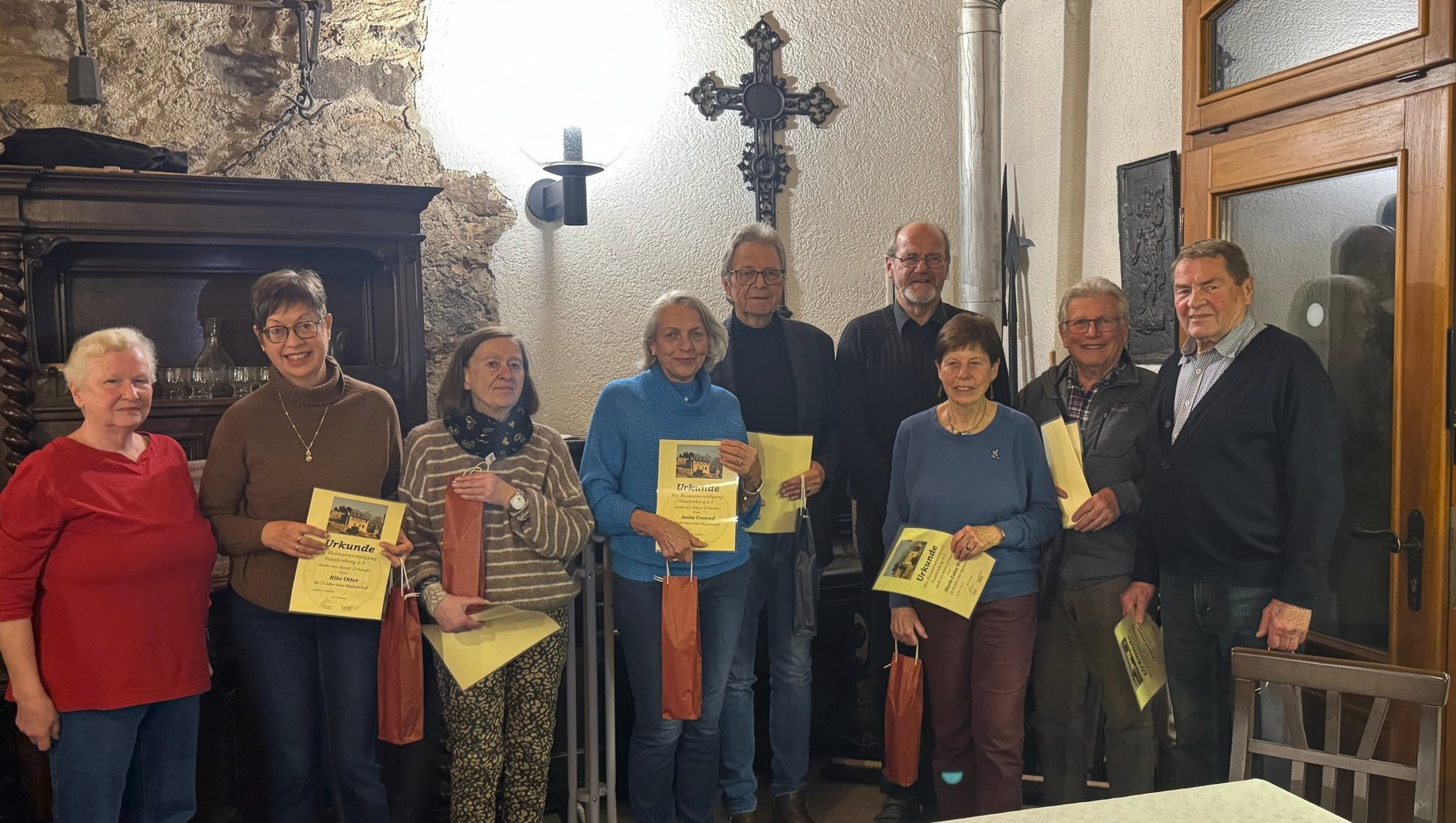 Ehrung langjähriger Mitglieder: Bärbel Zecher, Rita Otter,
Carmen Merschheim,  Anita und Uwe Conrad, Olaf Möhle, Marie-Luise und
Norbert Wolff, Roland Heger (vlnr.)